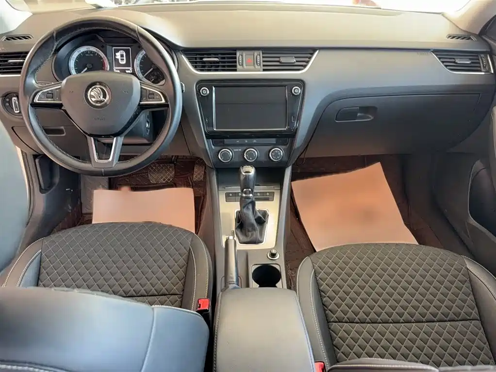 Škoda Octavia 2018 TSI230 DSG Luxury Edition фото 10