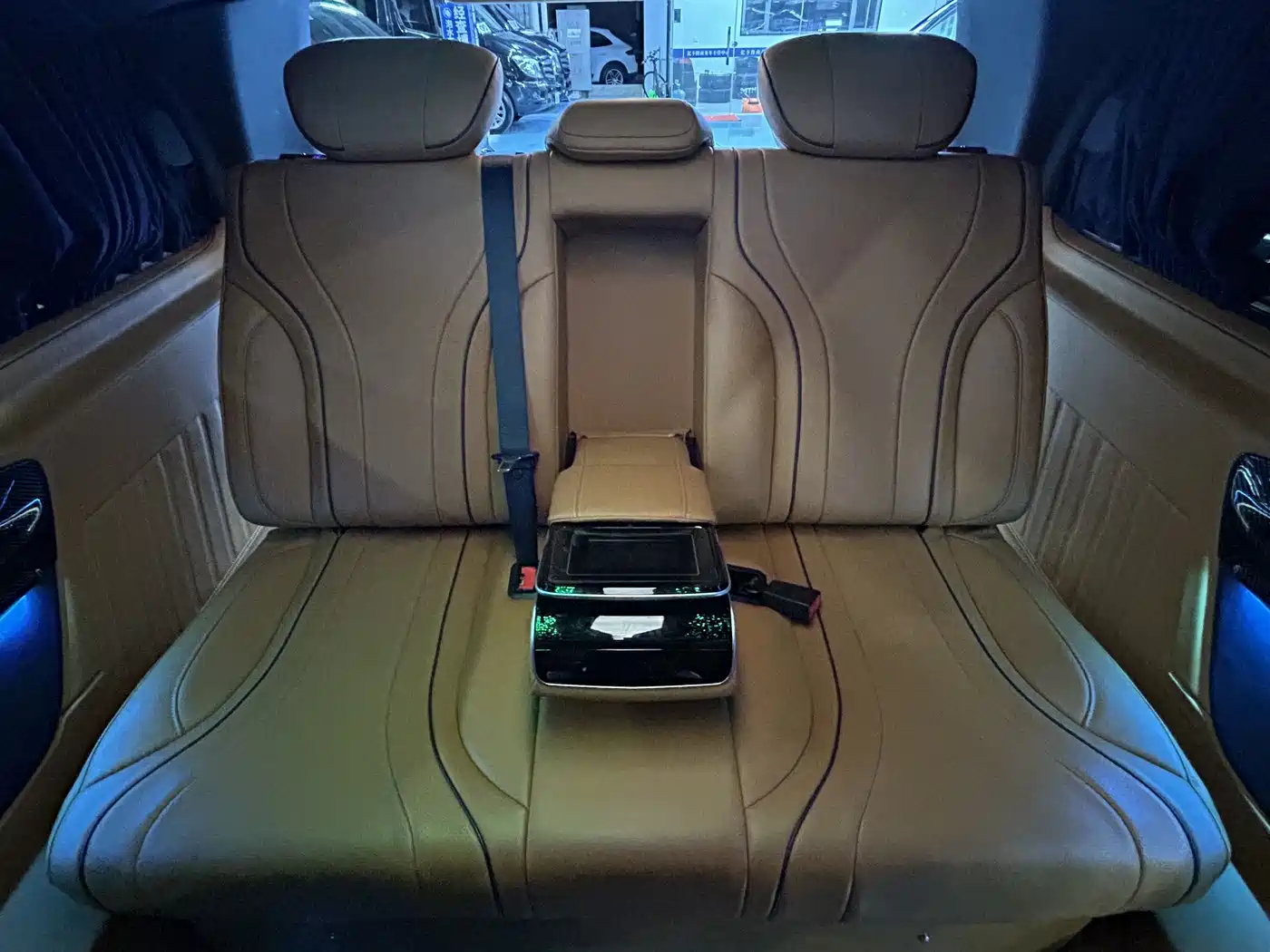 Mercedes-Benz Vito 2023 2.0T Business 7-Seater фото 15