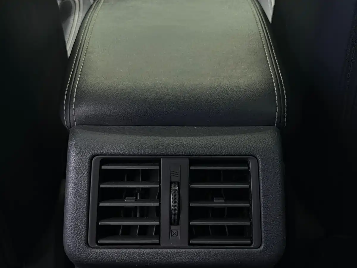 Mitsubishi Outlander 2021 Facelift 2.0L 2WD Premium Edition 7-Seater фото 17