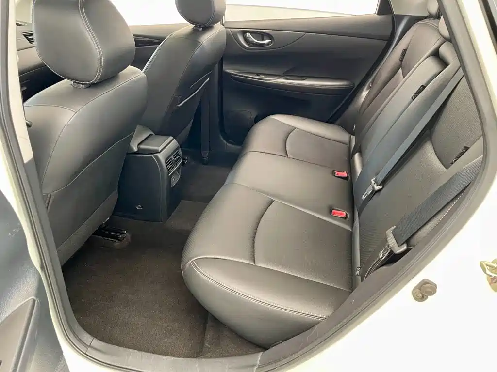 Photo 7 - Nissan Tiida