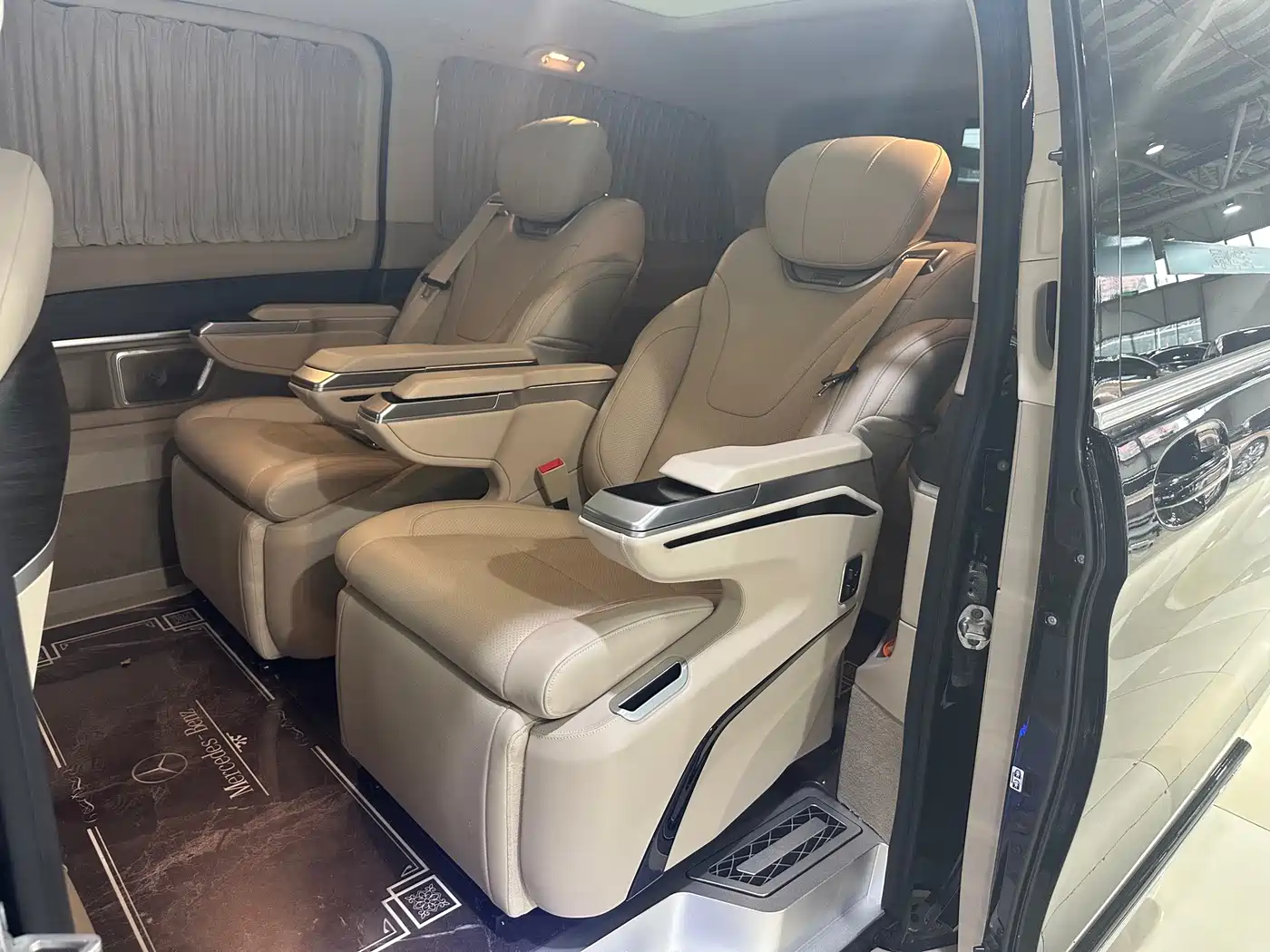 Mercedes-Benz V-Class 2025 2024 V 300 L Long Wheelbase Luxury Edition