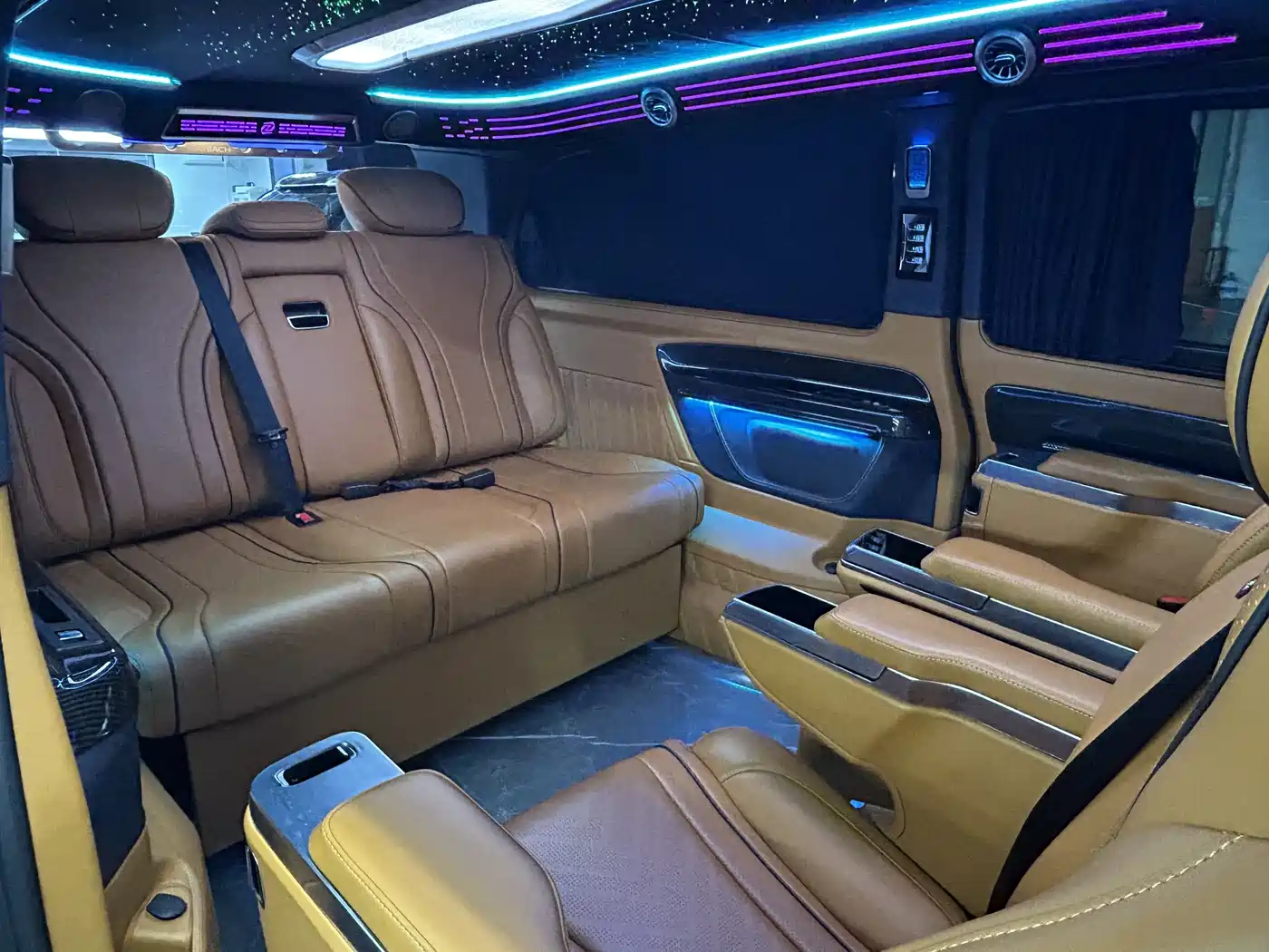 Mercedes-Benz Vito 2023 2.0T Business 7-Seater фото 25