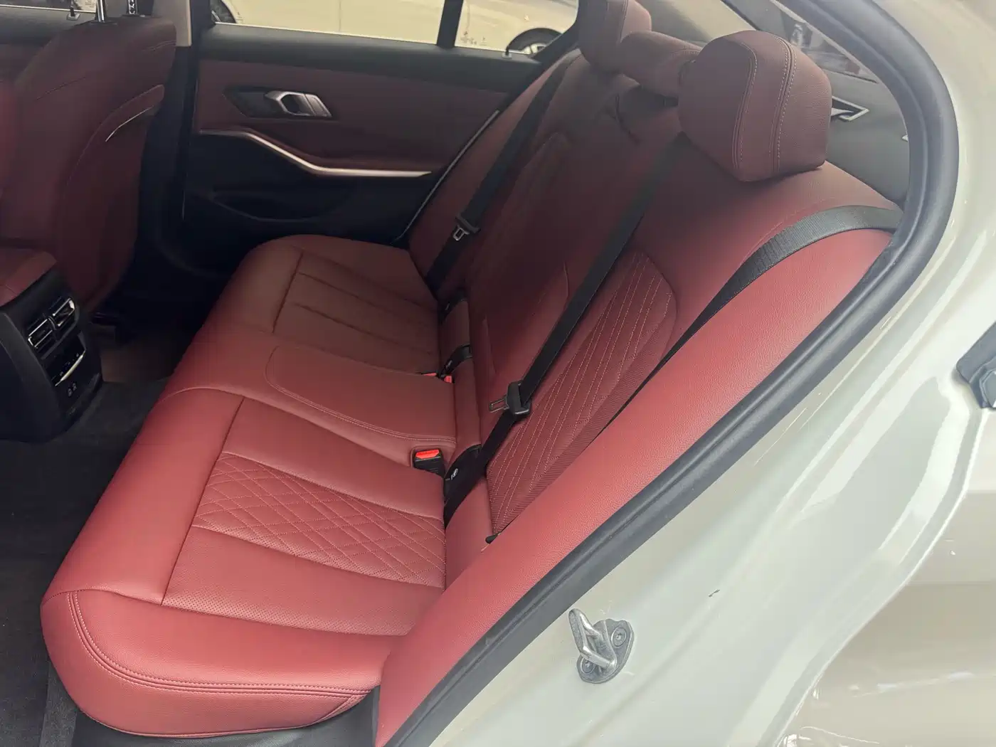 BMW 3 Series 2024 320i M Sport Package фото 16