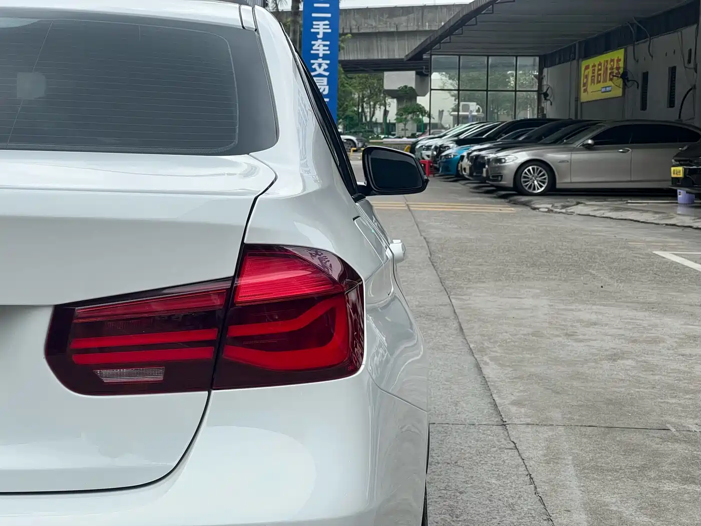 BMW 3 Series 2019 320i M Sport Black Night Edition фото 17