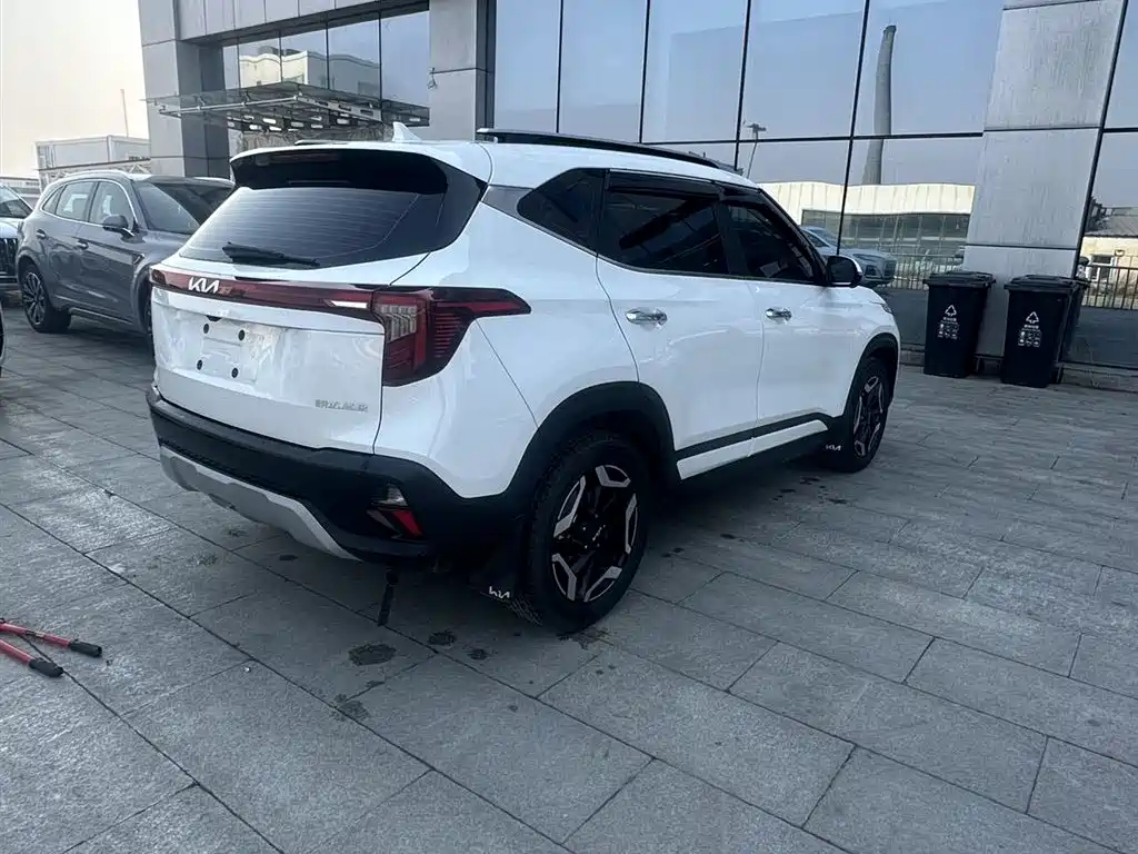 Kia Seltos 2023 1.5L CVT Premium Edition фото 5