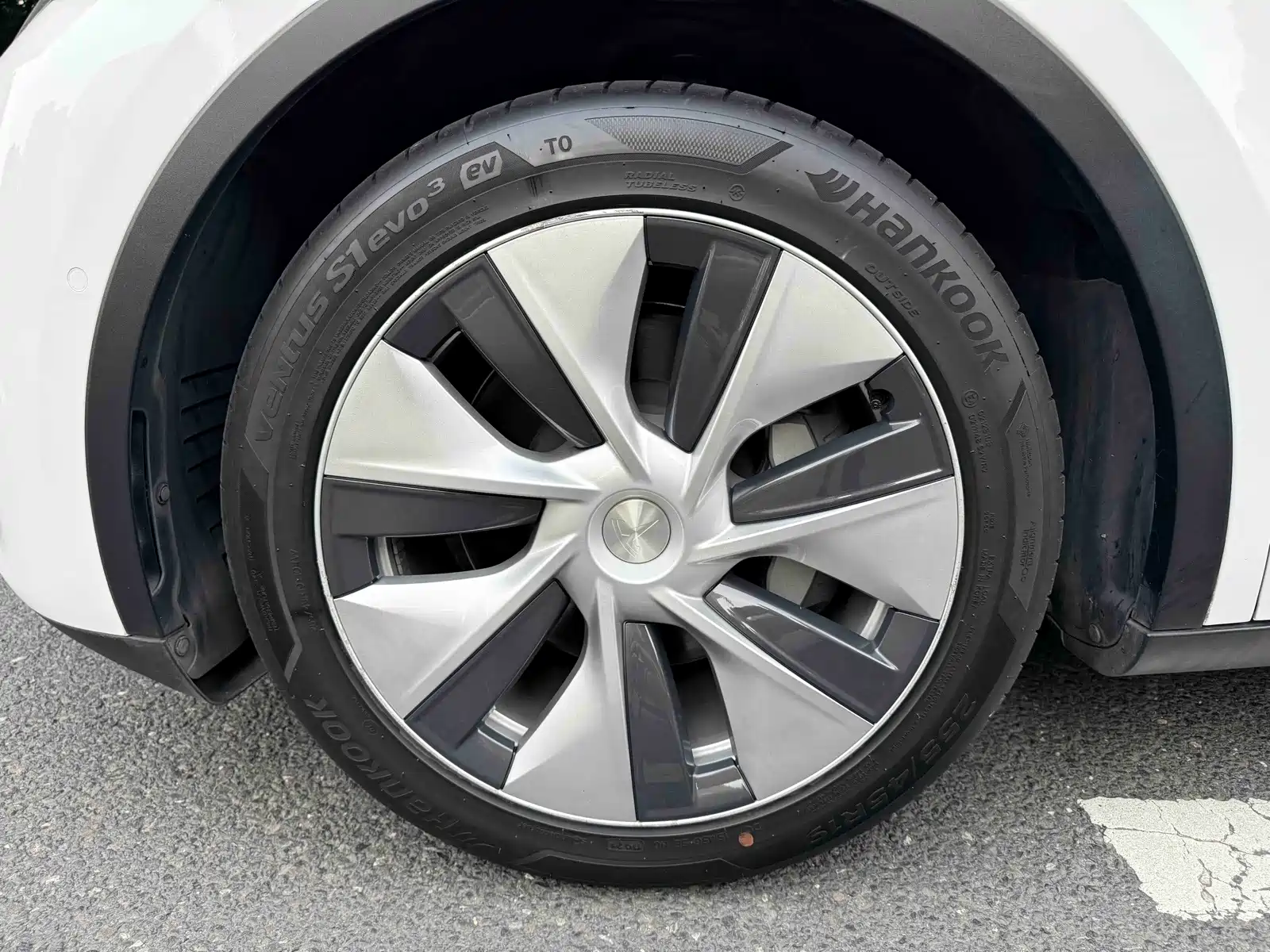 Photo 4 - Tesla Model Y