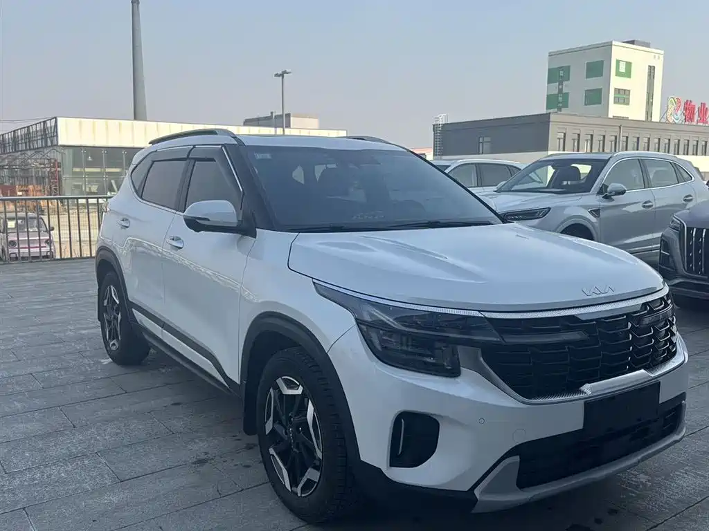 Kia Seltos 2023 1.5L CVT Premium Edition фото 3