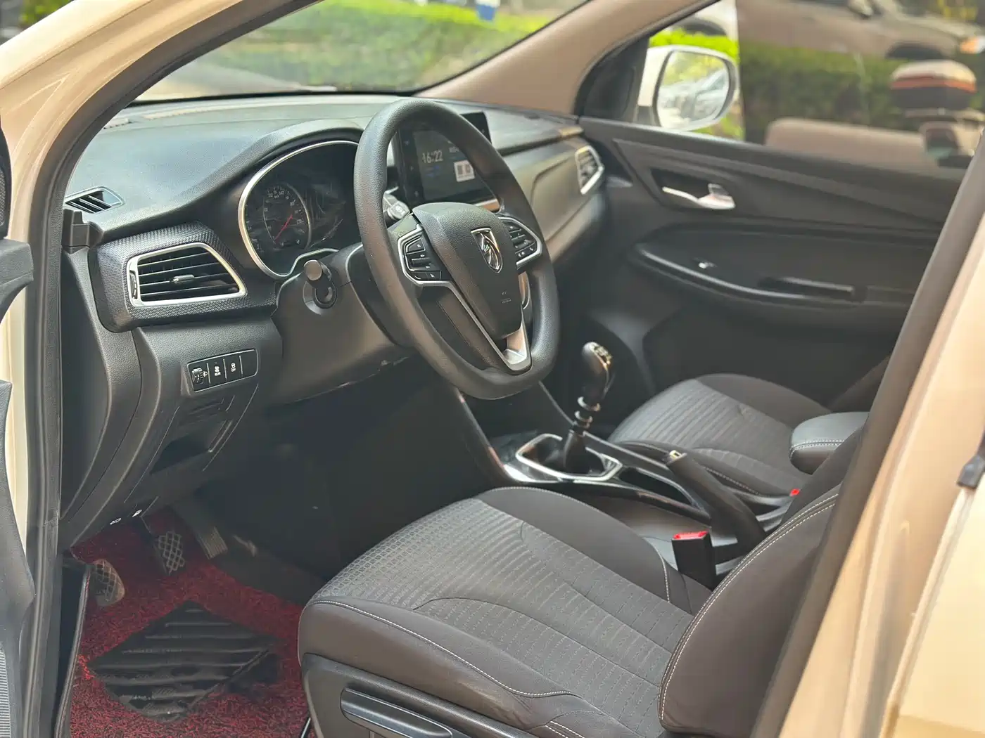 Baojun 730 2022 2021 1.5L Manual Fashion 7-Seater
