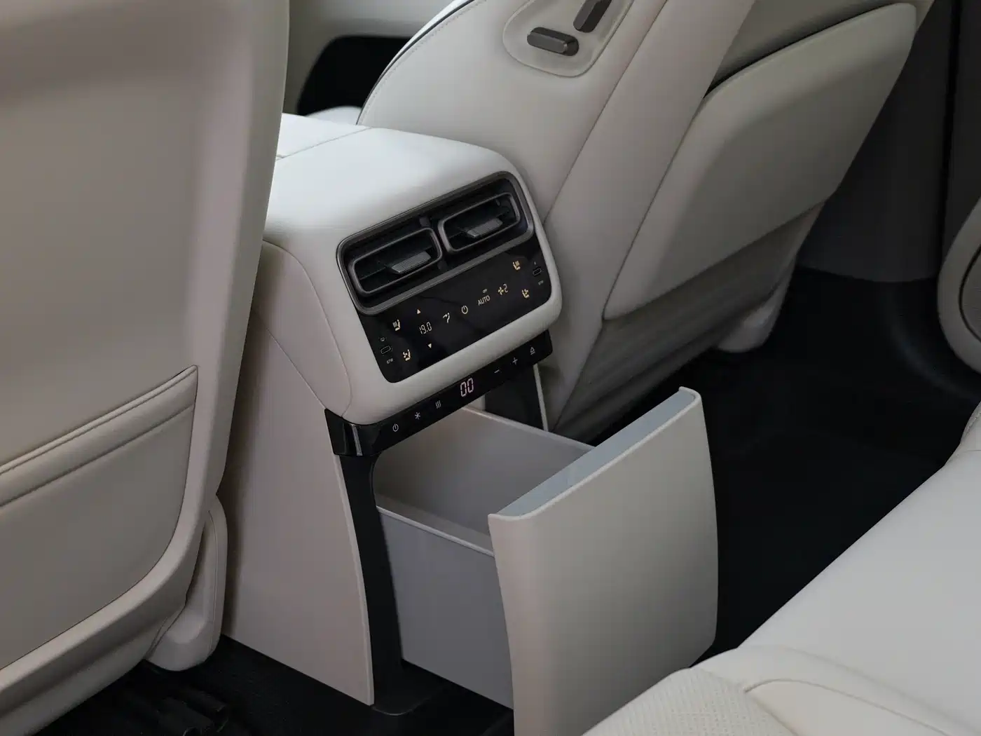 Li Auto i6 2025 2025 4WD Base Model