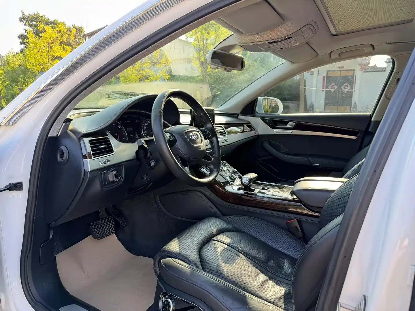 Photo 4 - Audi A8