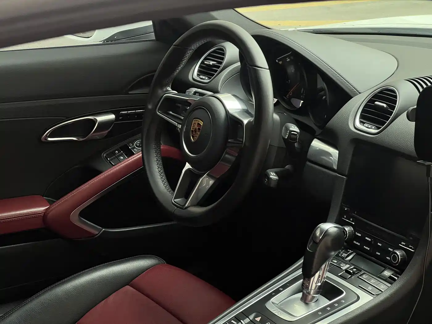 Porsche 718 2016 Cayman 2.0T фото 15
