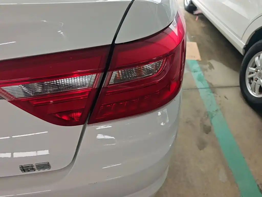 Фото 8 - Geely Vision
