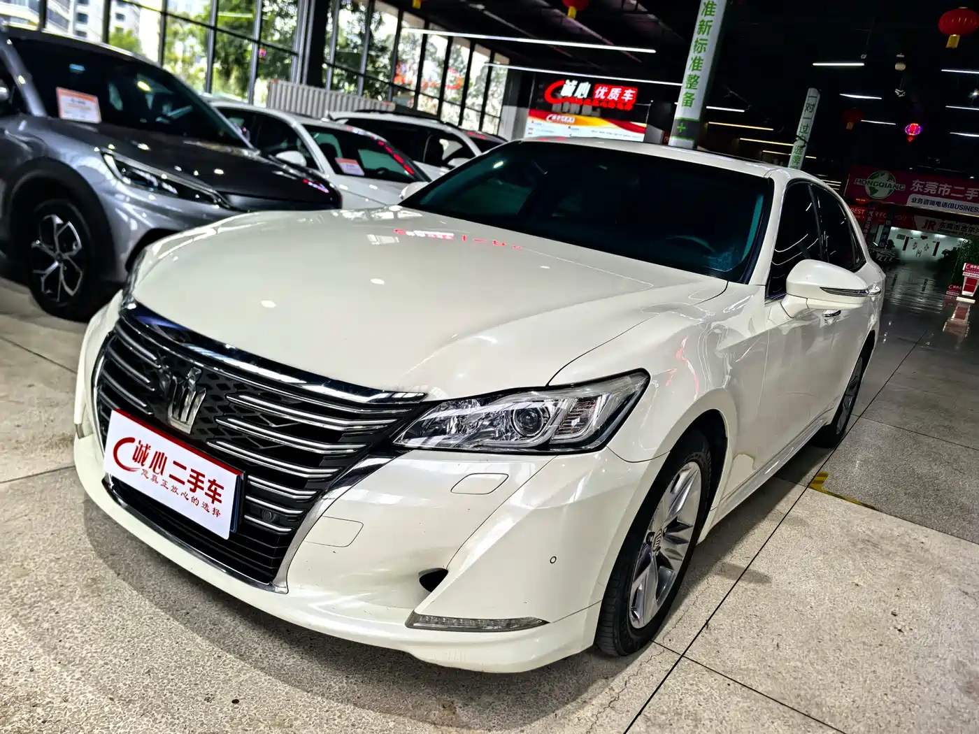 Toyota Crown 2015 2.0T Fashion