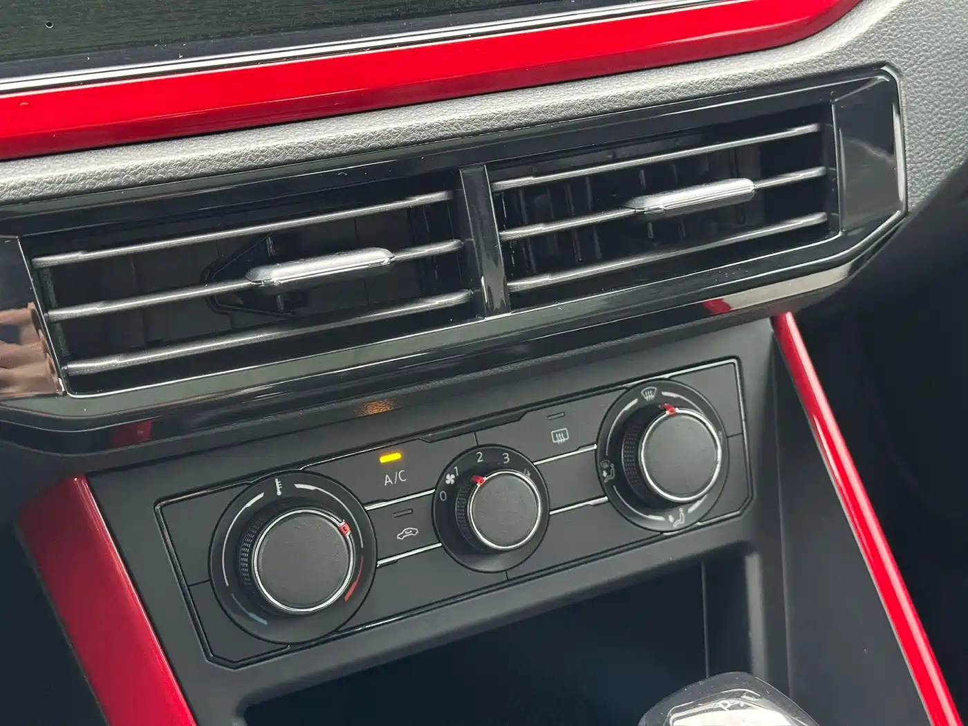 Volkswagen Polo 2023 Plus 1.5L Automatic Colorful Tech Edition фото 13