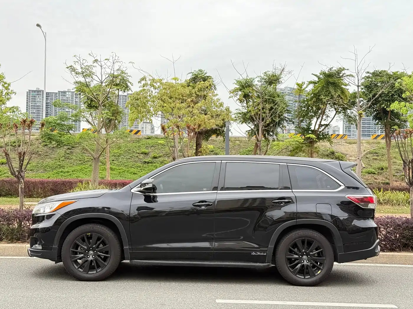 Toyota Highlander 2017 2.0T 4WD Gloss Black Limited Edition фото 3