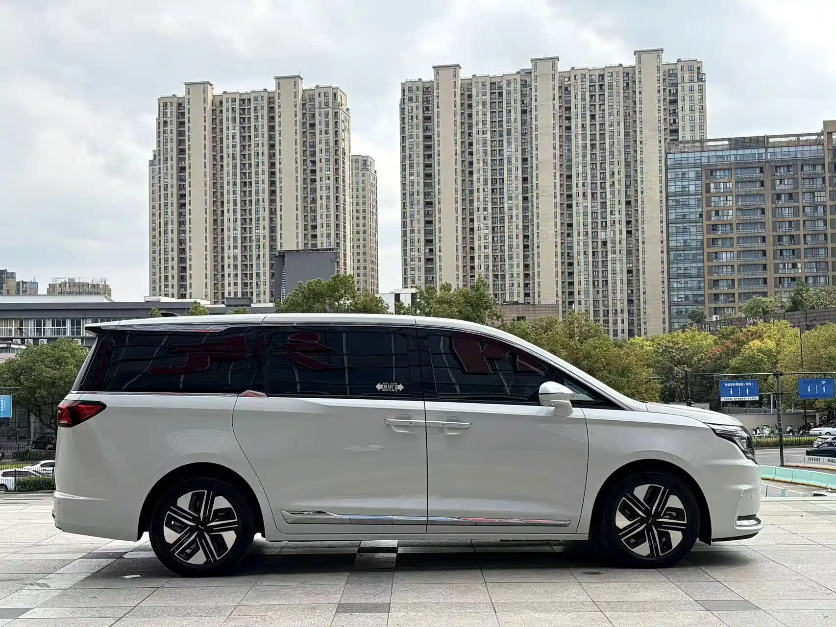 صورة 4 - JAC Refine Refine RF8 PHEV