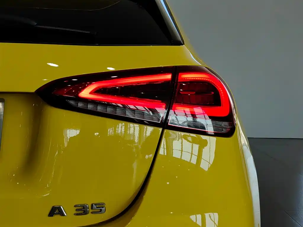 Mercedes-Benz A-Class AMG (Import) 2020 AMG A 35 4MATIC фото 22