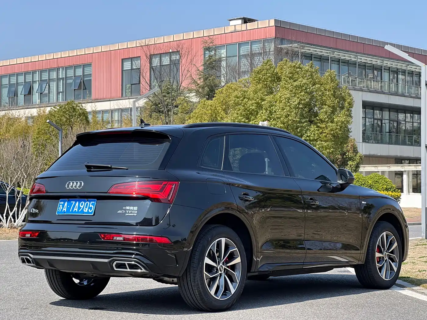 Audi Q5L 2024 Model 40 TFSI Luxury Dynamic фото 5