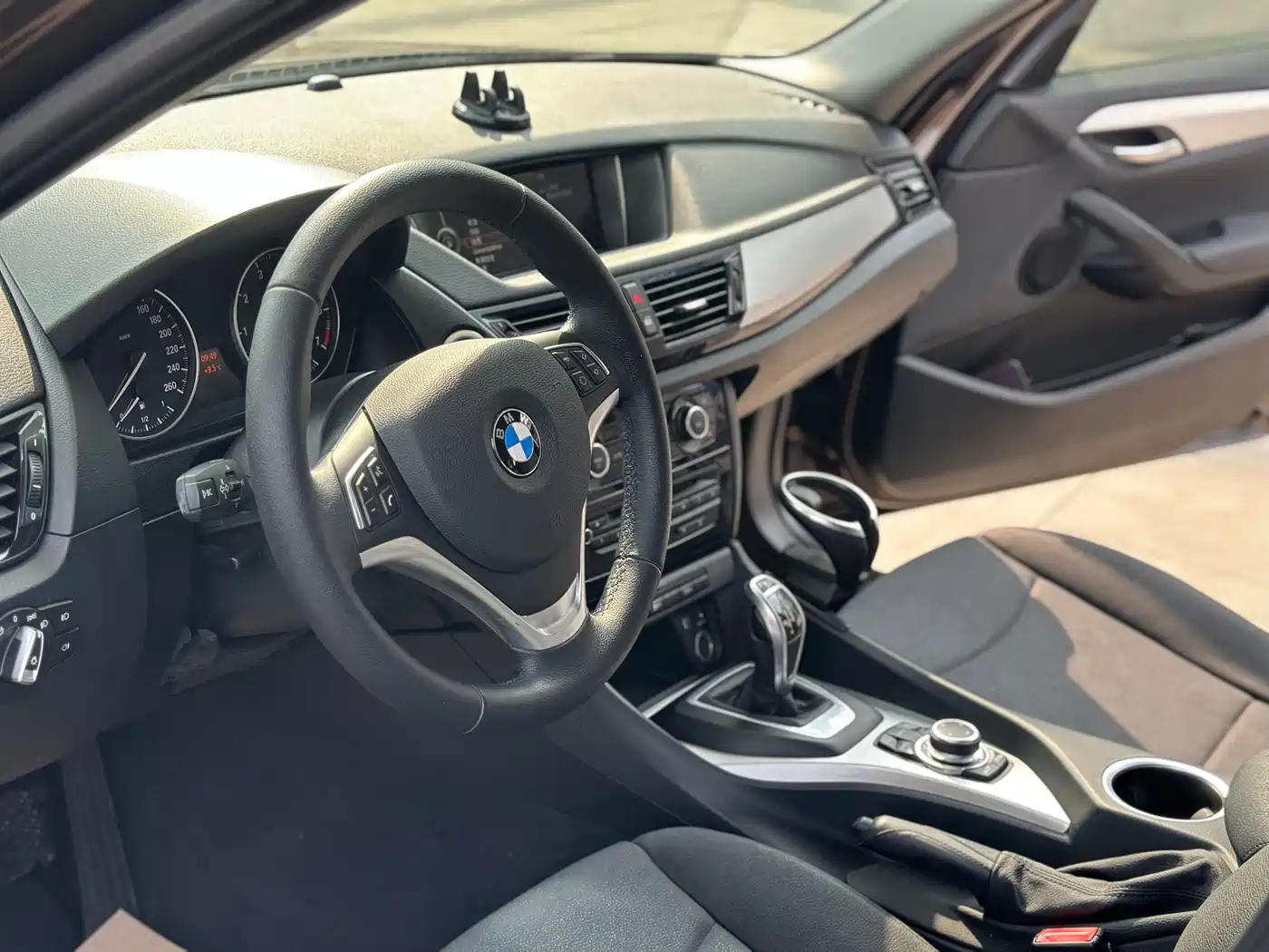 BMW X1 2014 sDrive18i Leading Edition фото 15