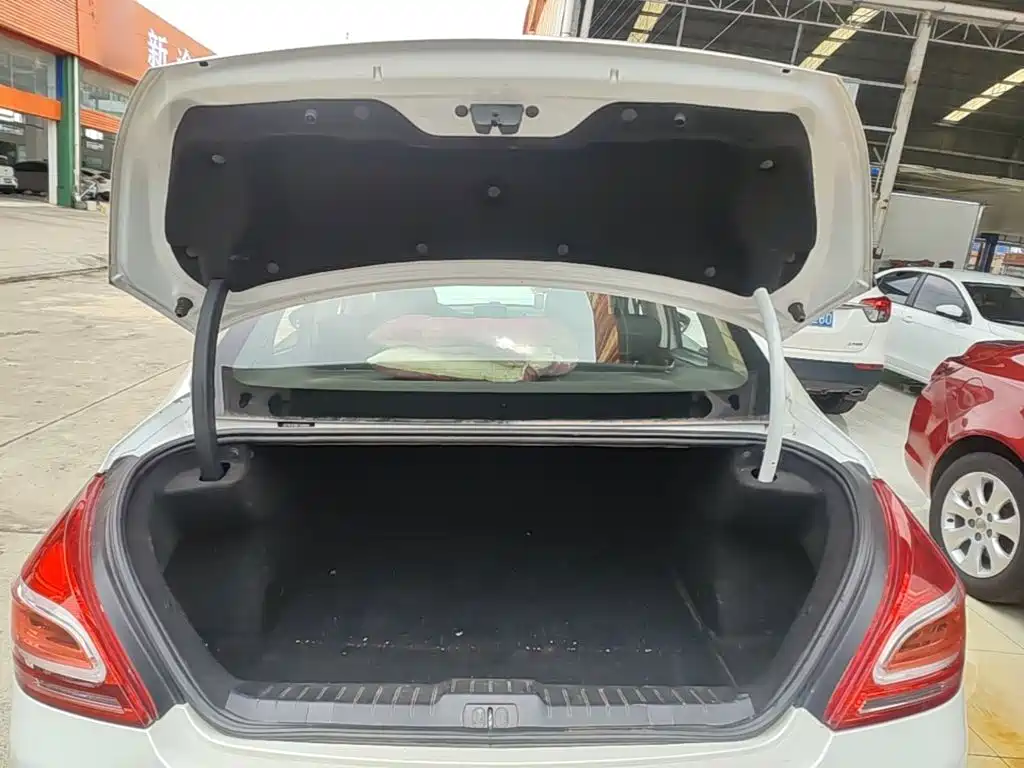 Peugeot 308 2015 2014 Model Joy Edition Classic 1.6L Automatic Superior Style
