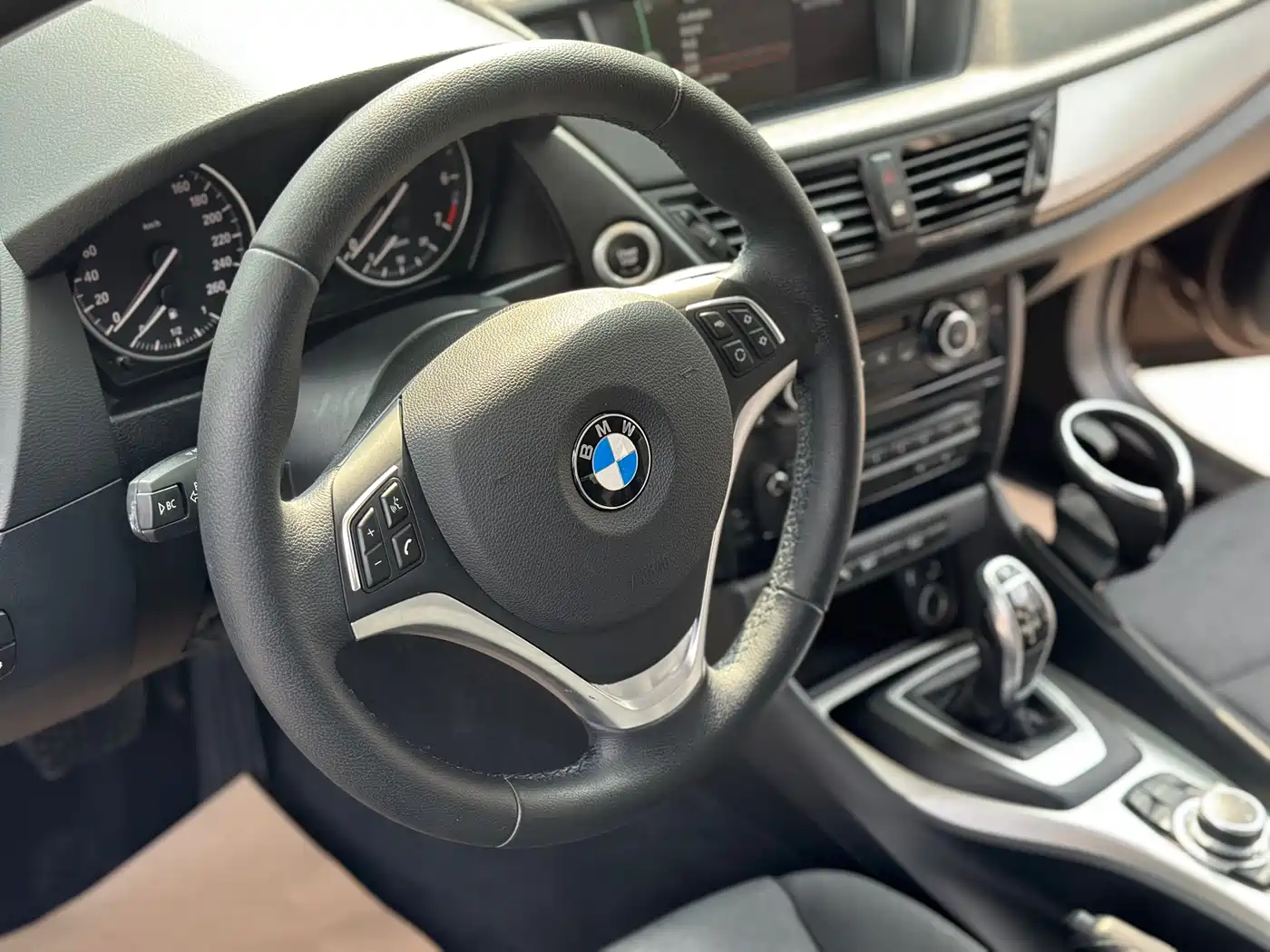 BMW X1 2014 sDrive18i Leading Edition фото 16