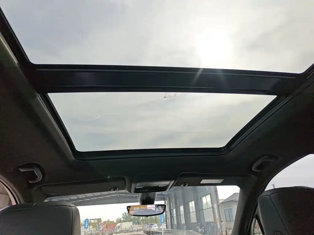 Photo 18 - Cadillac XT6