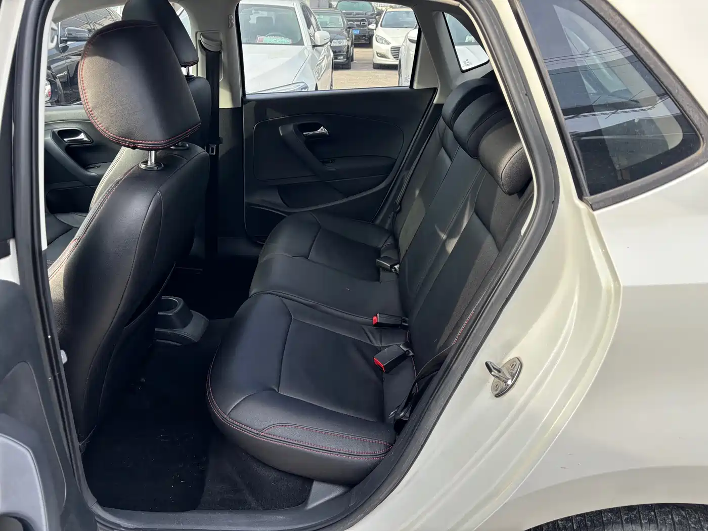 Volkswagen Polo 2016 1.6L Automatic Comfort фото 8