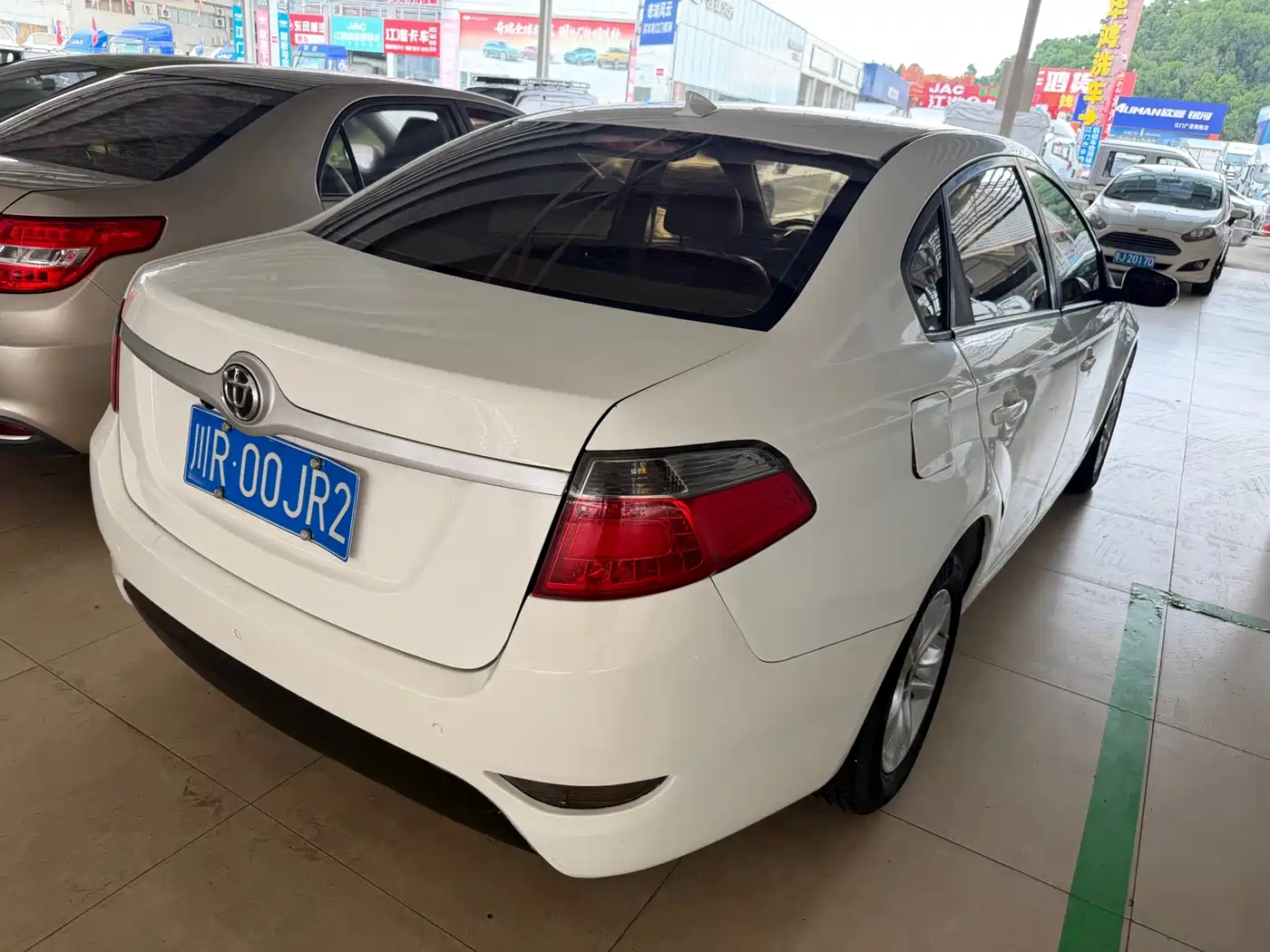 Zhonghua H330 2015 2013 1.5L Automatic Luxury