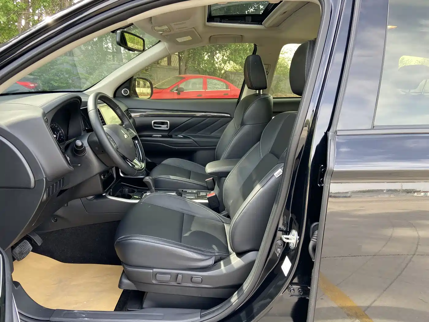 MITSUBISHI OUTLANDER