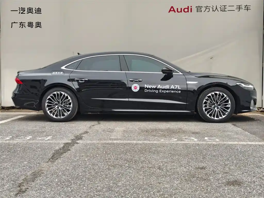 Audi A7L 2025 Model Year 45 TFSI Luxury фото 5