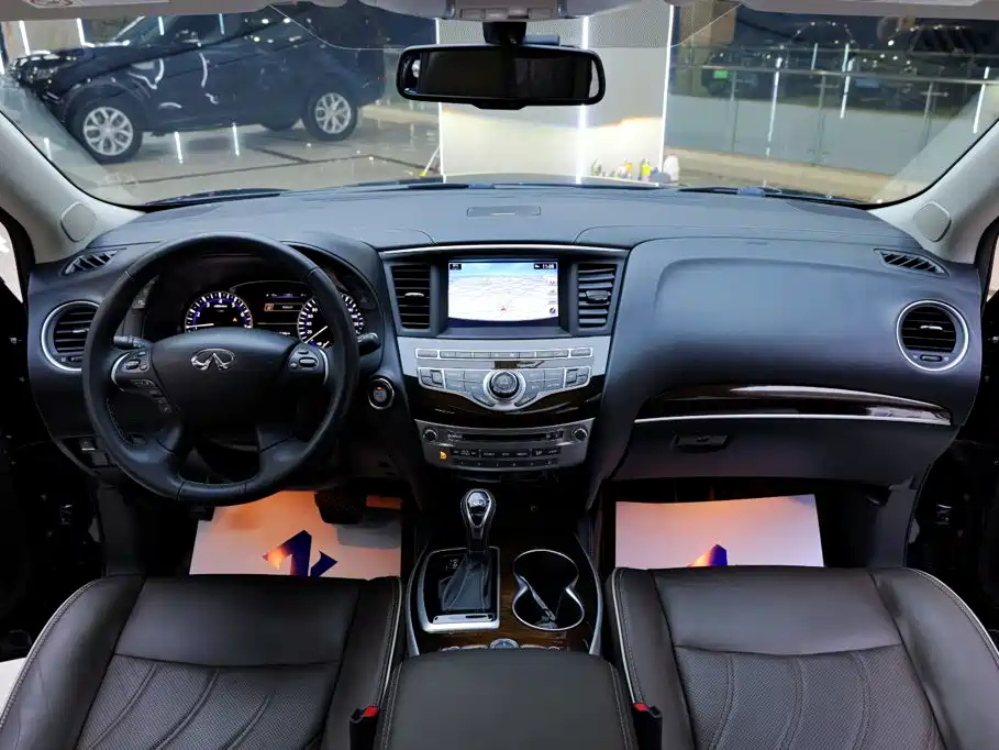 Photo 19 - Infiniti QX60 (Import)