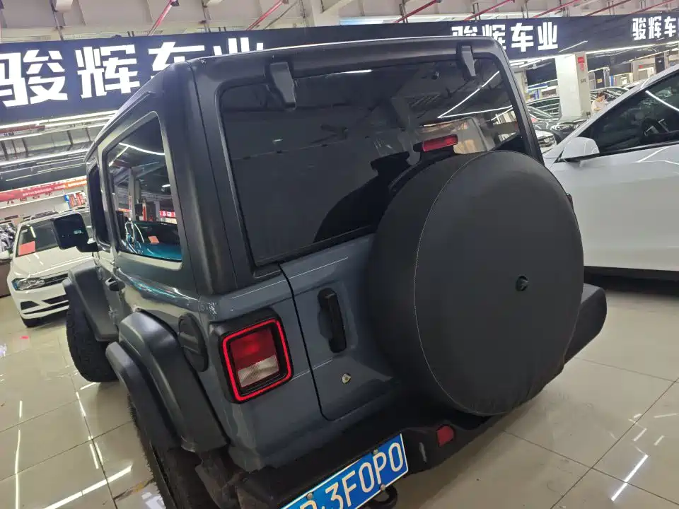 Фото 3 - Jeep Wrangler
