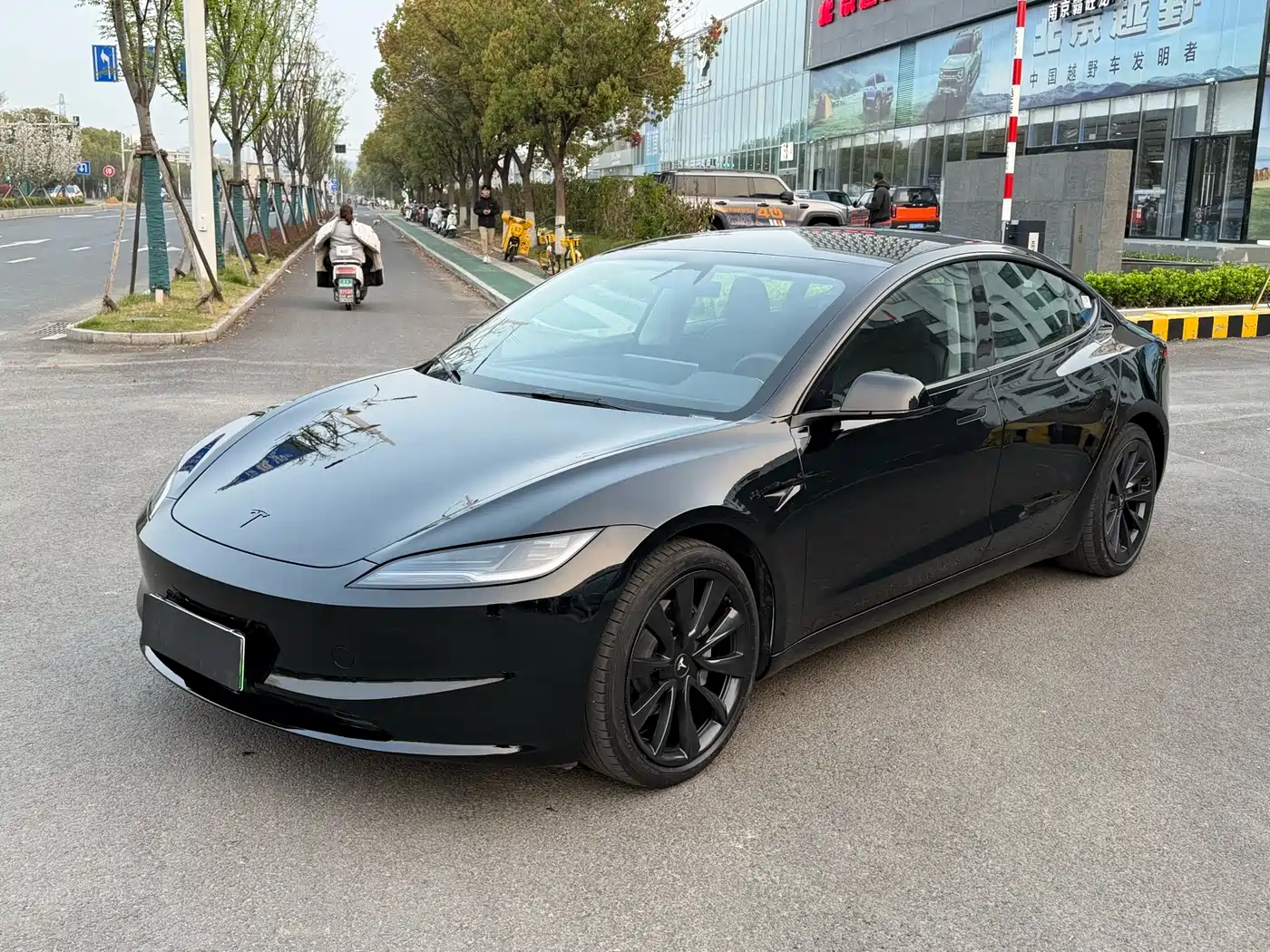 TESLA MODEL 3