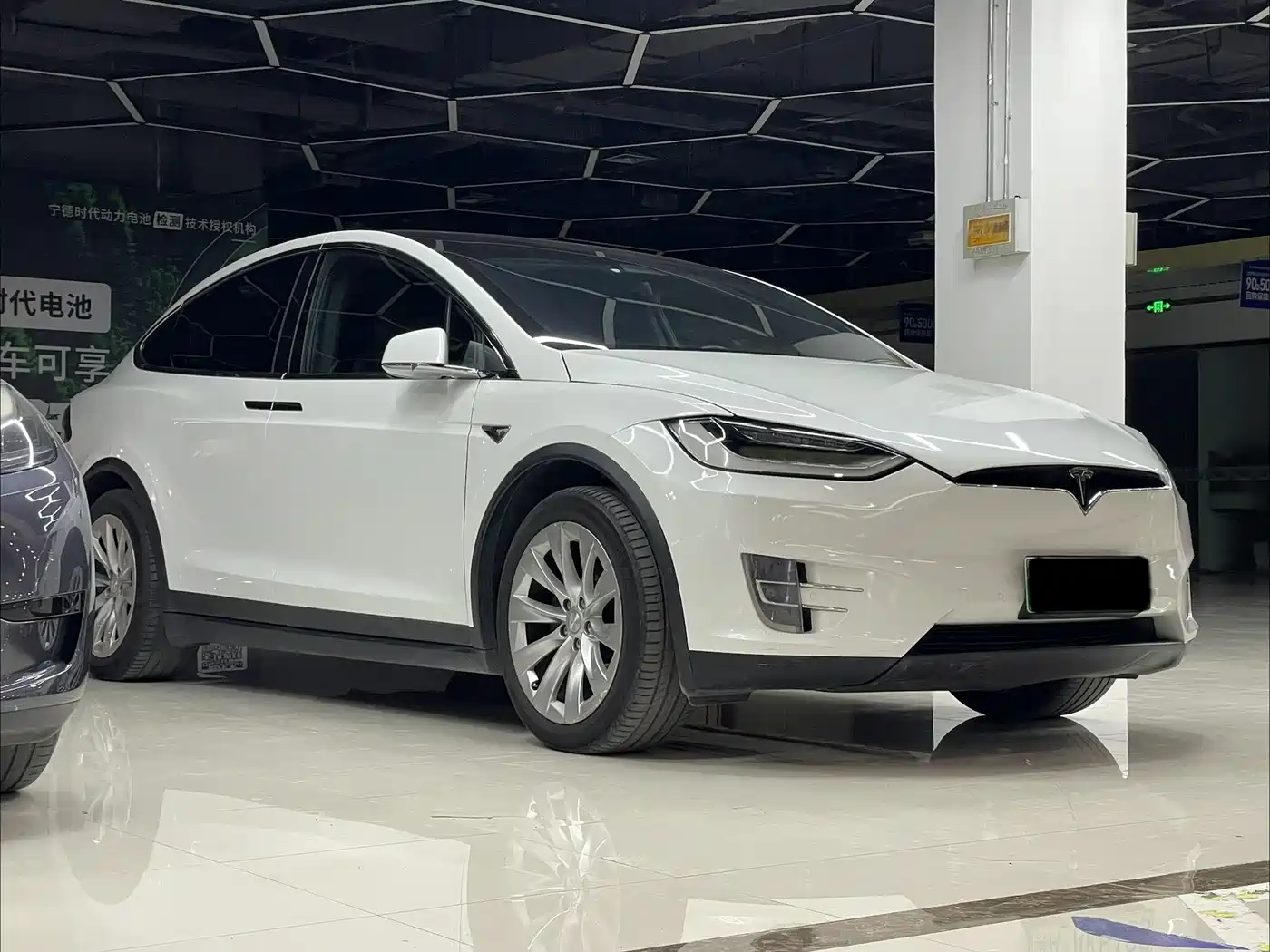 TESLA MODEL X