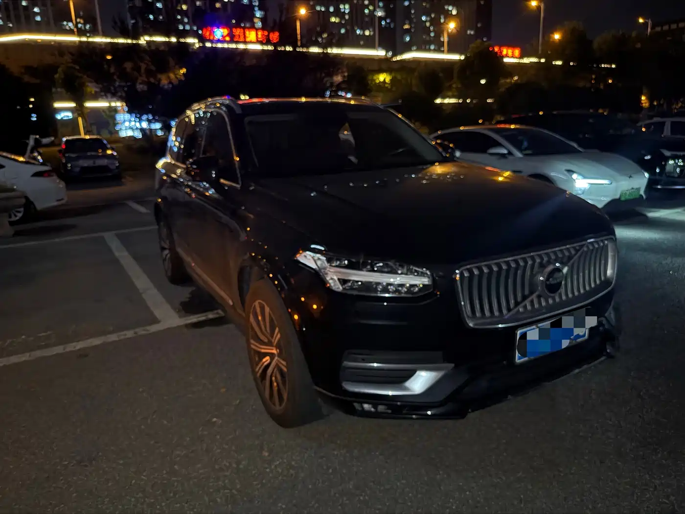 Photo 2 - Volvo XC90