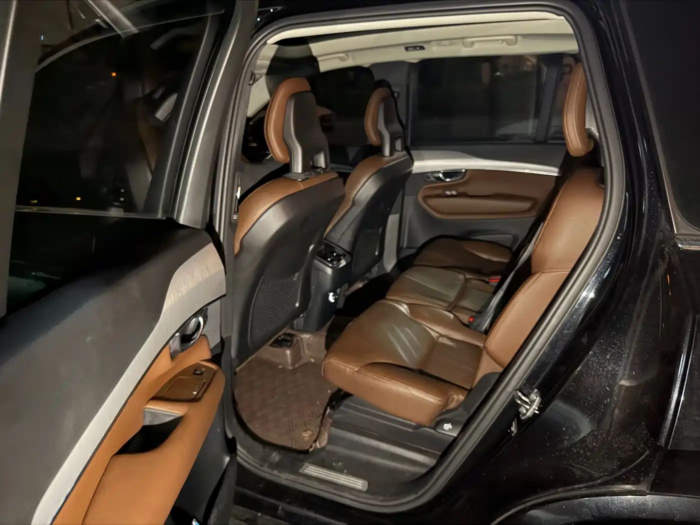 Photo 8 - Volvo XC90