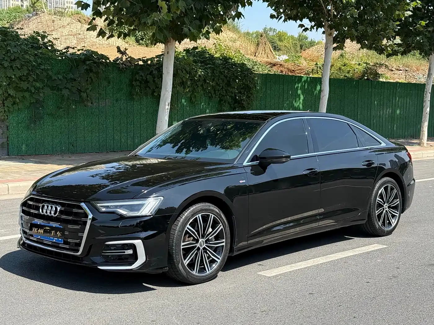 Фото 1 - Audi A6L