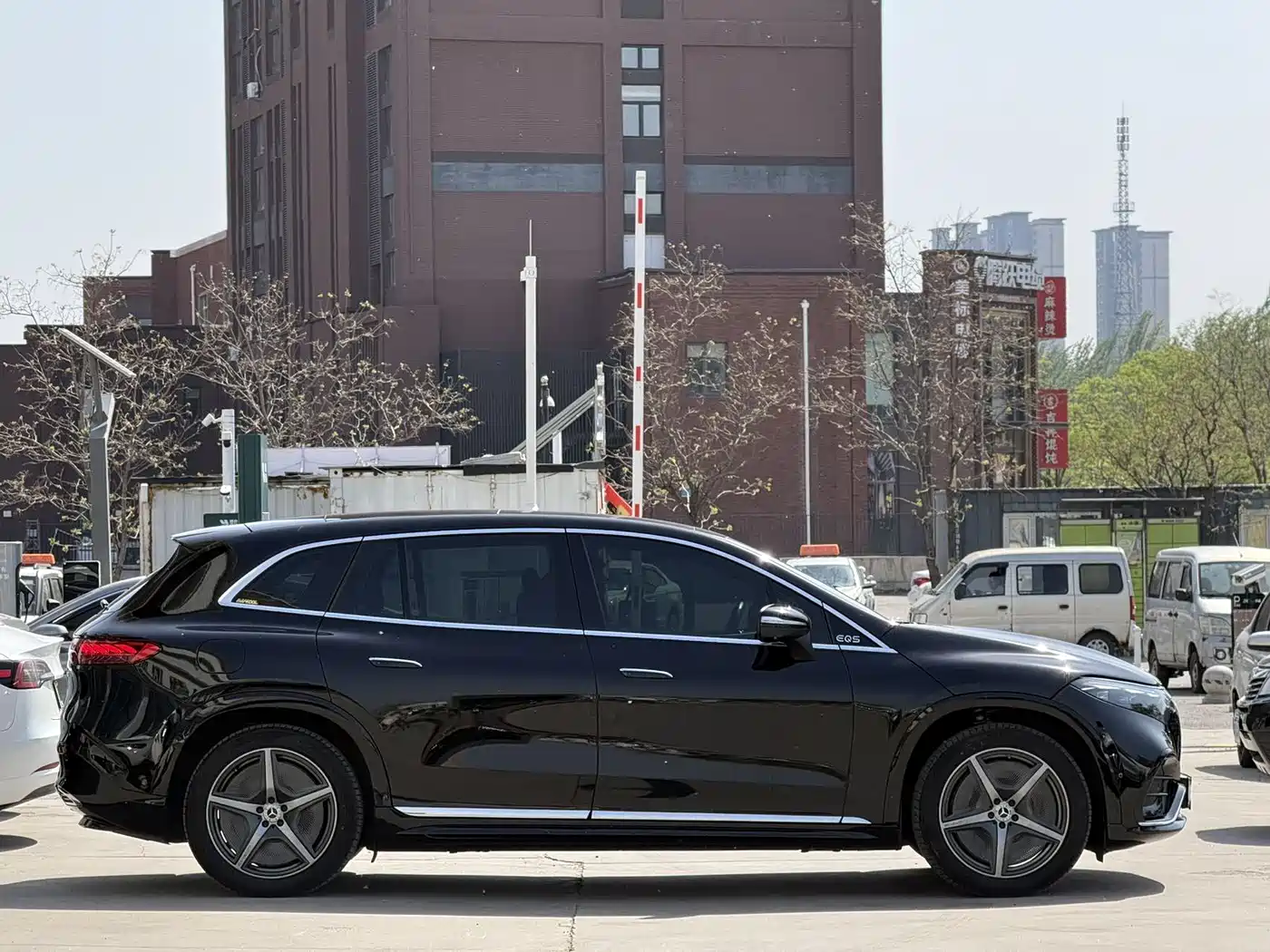 Mercedes-Benz EQS SUV 2023 450 4MATIC Pioneer Edition фото 4