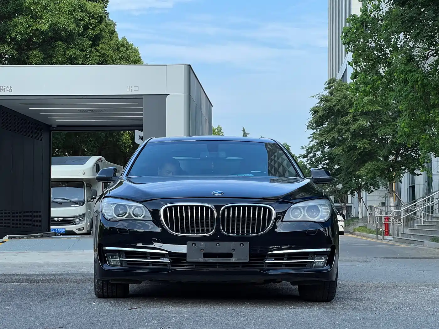 BMW 7 Series 2013 Model 730Li Luxury фото 2