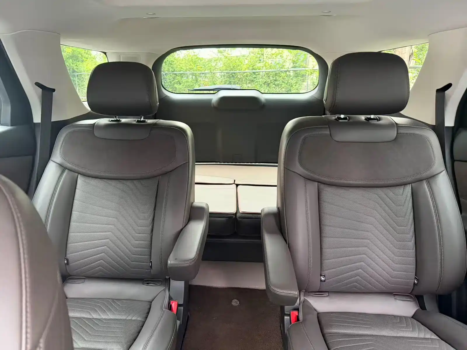Фото 7 - Ford Explorer