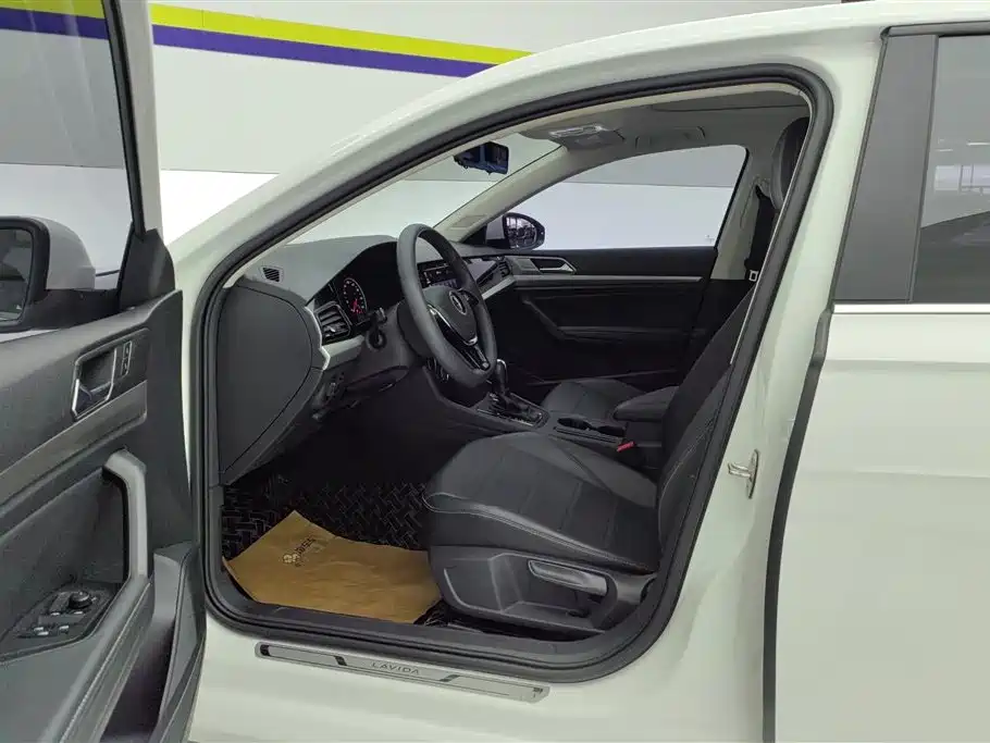 Volkswagen Lavida 2021 1.5L Auto Comfort Edition фото 9