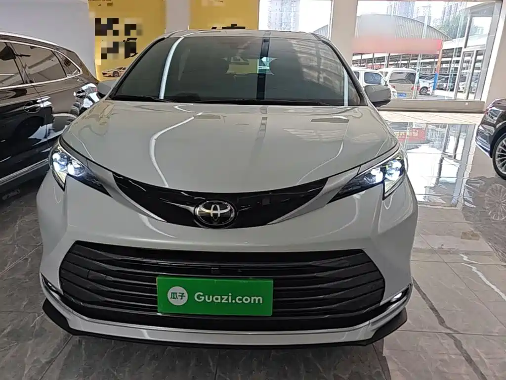 Фото 3 - Toyota Sienna