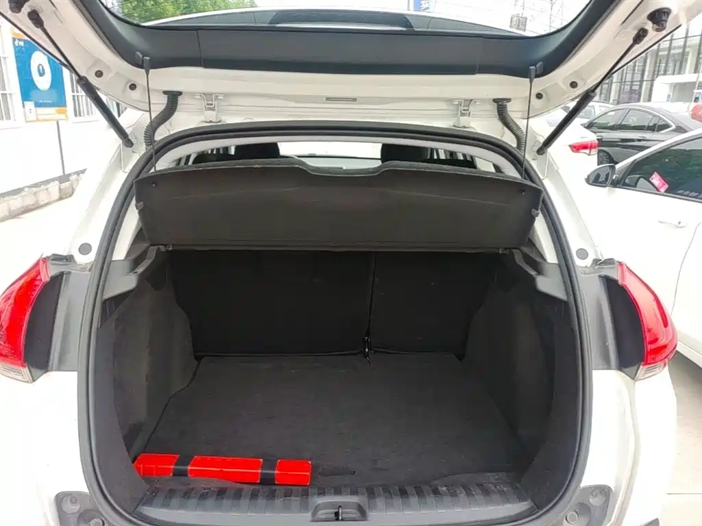 Peugeot 2008 2014 1.6L Automatic Fashion Edition фото 19