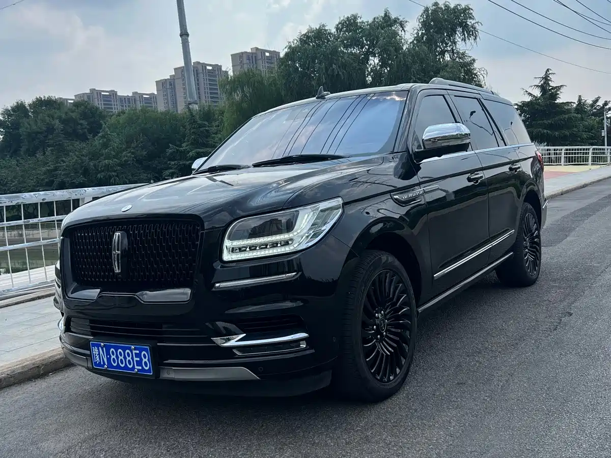Фото 3 - Lincoln Navigator