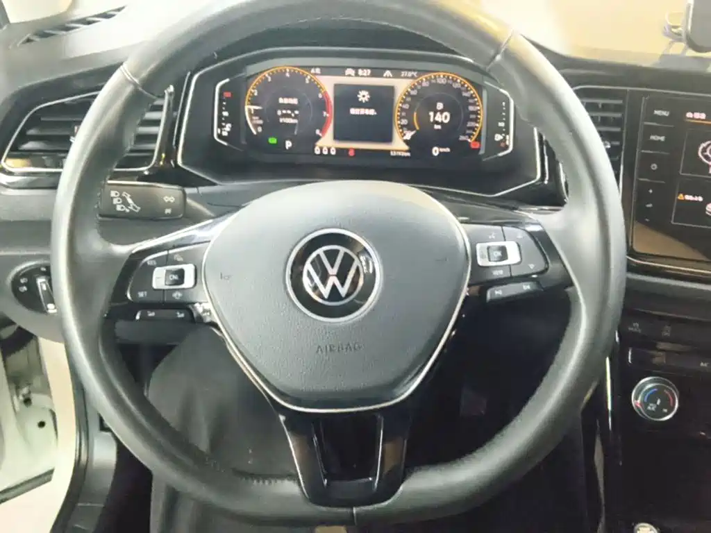 VOLKSWAGEN T-ROC EXPLORING SONGS