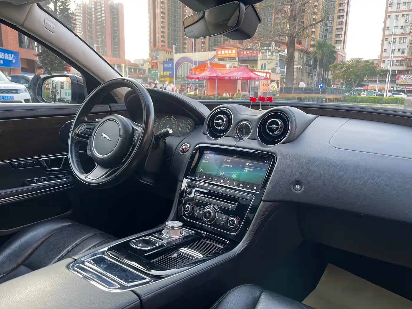 JAGUAR XJ