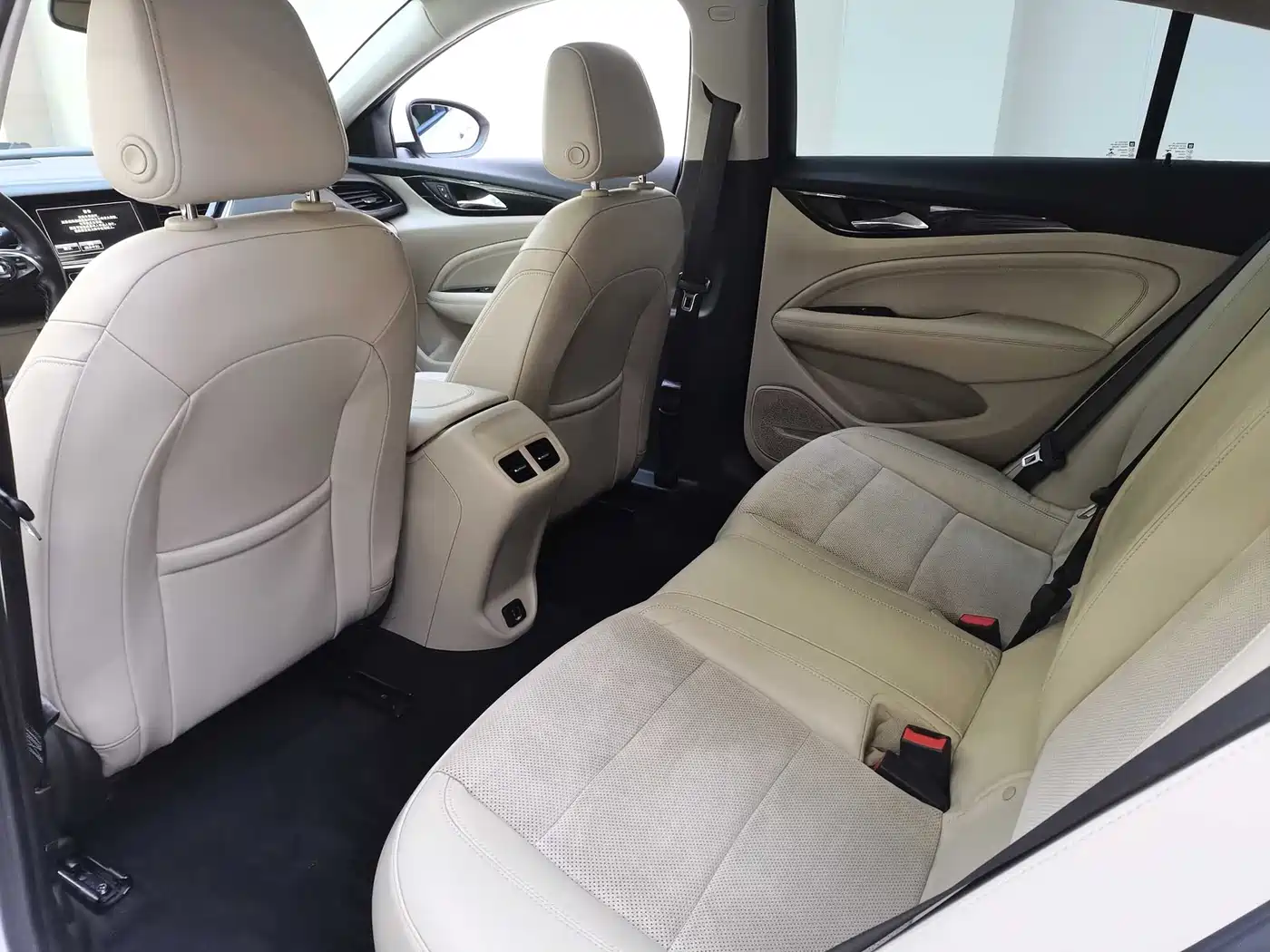 Buick Regal 2017 30H Luxury Model фото 9