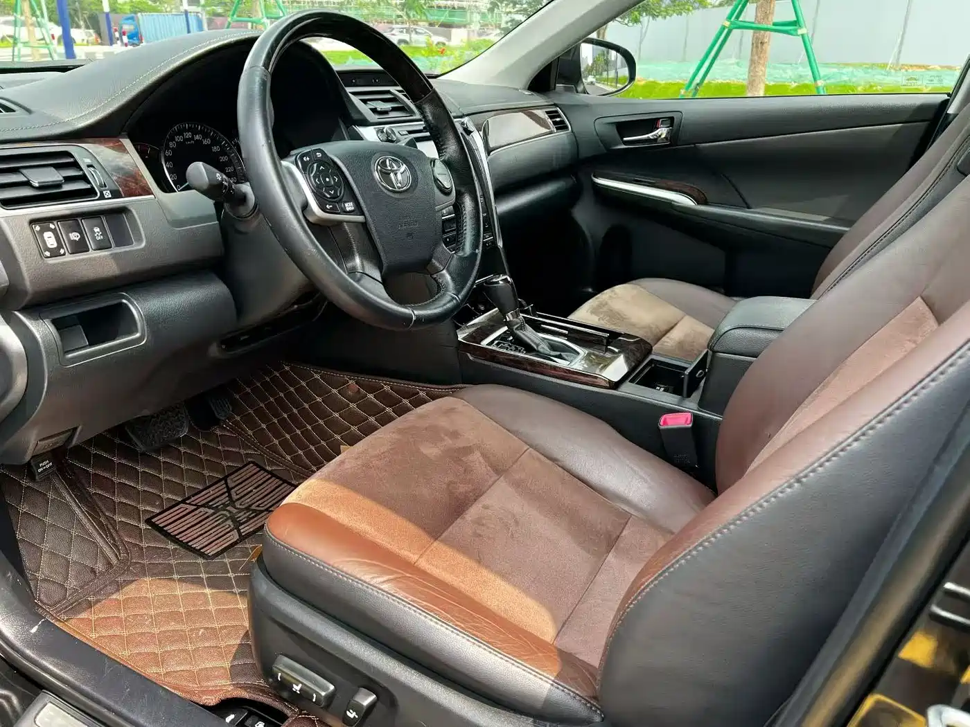Toyota Camry 2016 2.5G 10th Anniversary Luxury Navigation Edition фото 5