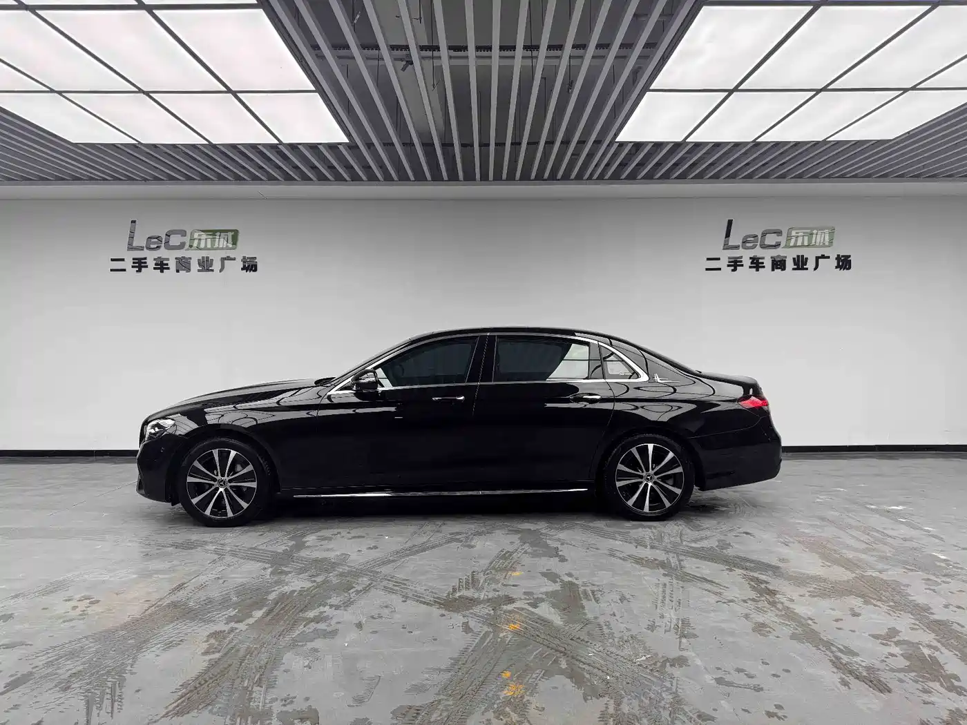 Mercedes-Benz E-Class New Energy 2023 E 350 e L Plug-in Hybrid Sport Sedan фото 7