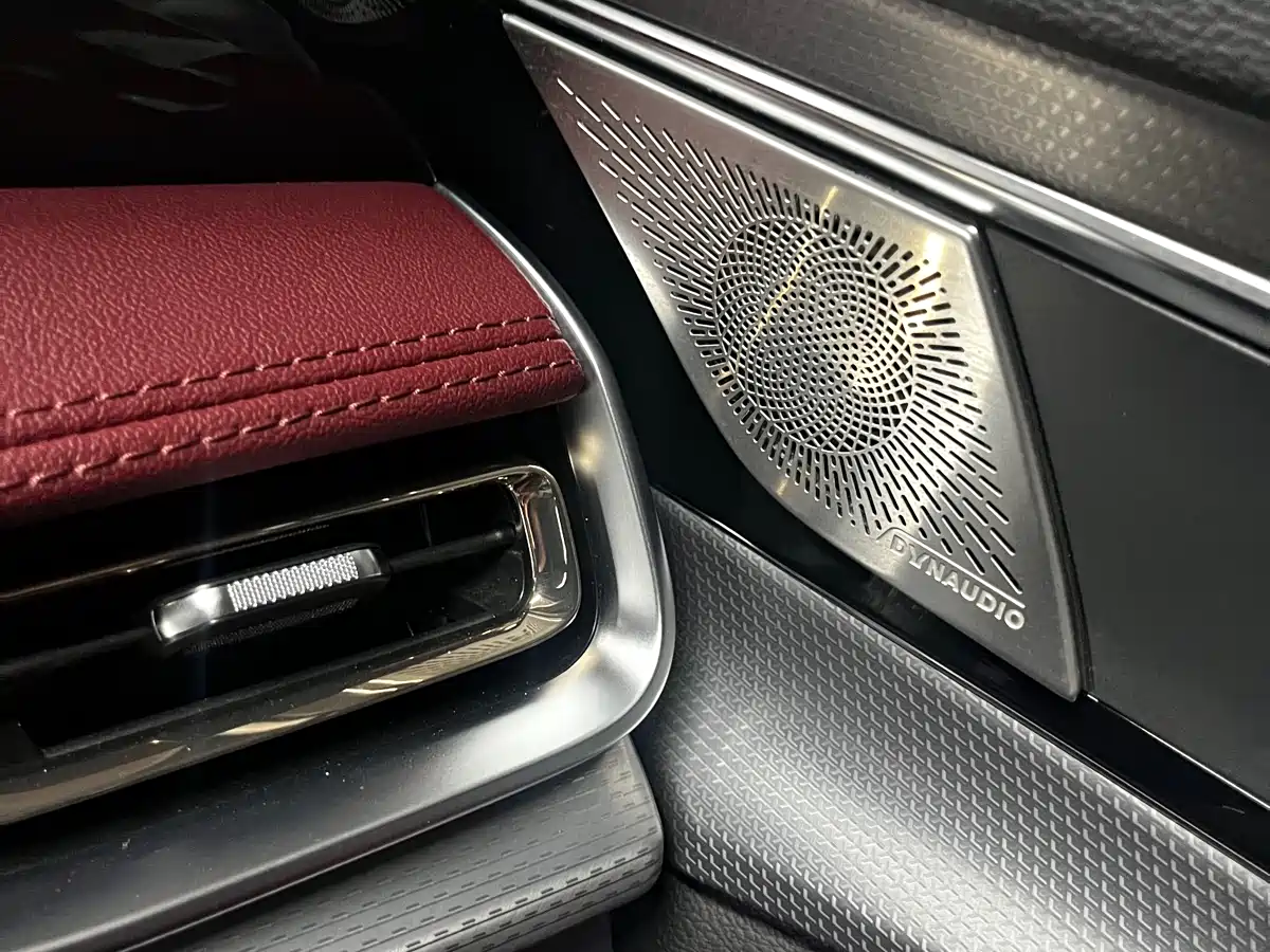 Hongqi H5 2024 2.0T Automatic Smart Connect Flag Smooth Edition фото 8